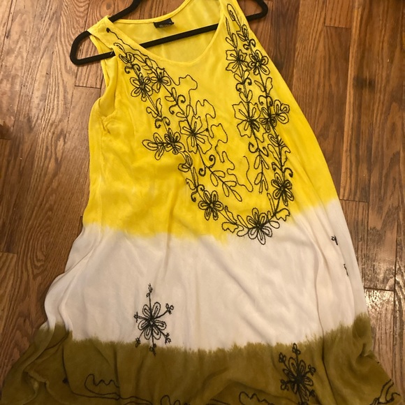 Dress - Picture 1 of 3